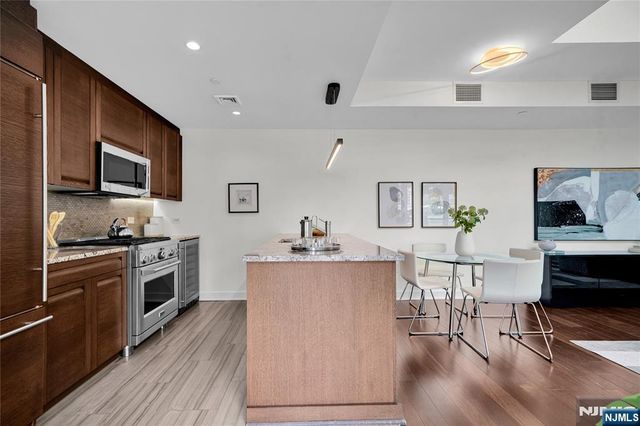 1000 Ave At Port Imperial 102, Weehawken, NJ 07086