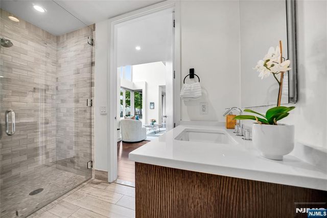 1000 Ave At Port Imperial 102, Weehawken, NJ 07086