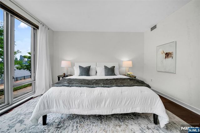 1000 Ave At Port Imperial 102, Weehawken, NJ 07086