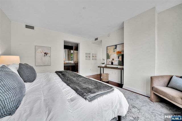 1000 Ave At Port Imperial 102, Weehawken, NJ 07086