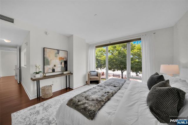 1000 Ave At Port Imperial 102, Weehawken, NJ 07086