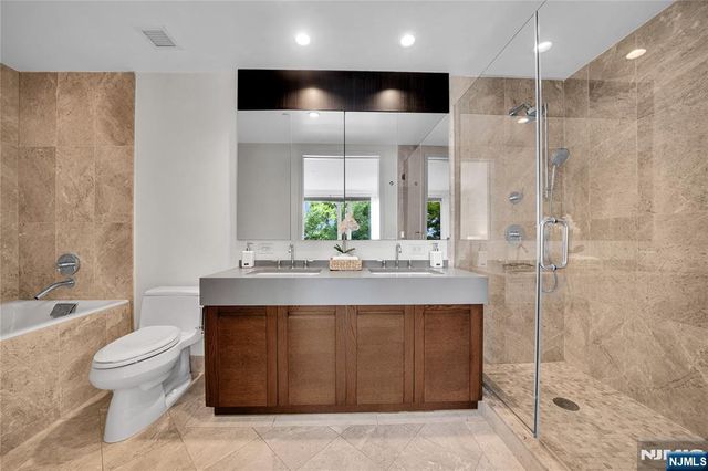 1000 Ave At Port Imperial 102, Weehawken, NJ 07086