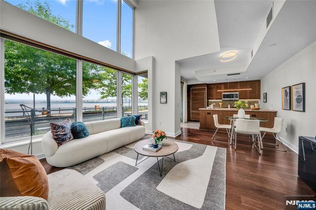 1000 Ave At Port Imperial 102, Weehawken, NJ 07086