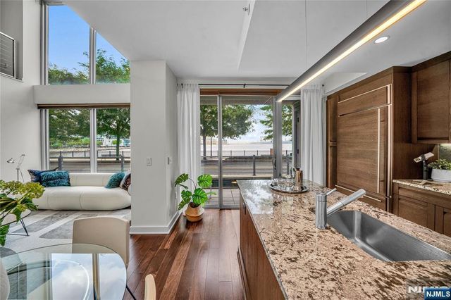 1000 Ave At Port Imperial 102, Weehawken, NJ 07086