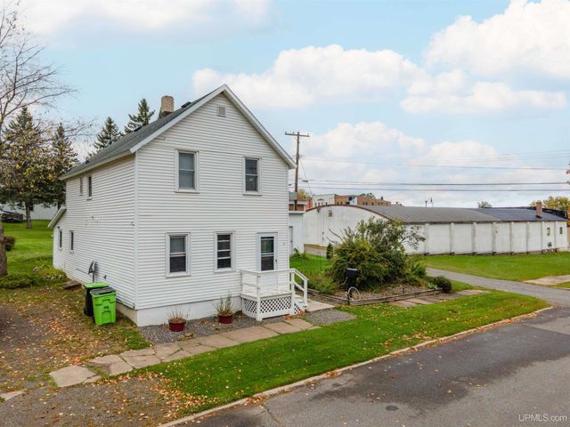 12 S 1st Street, Crystal Falls, MI 49920