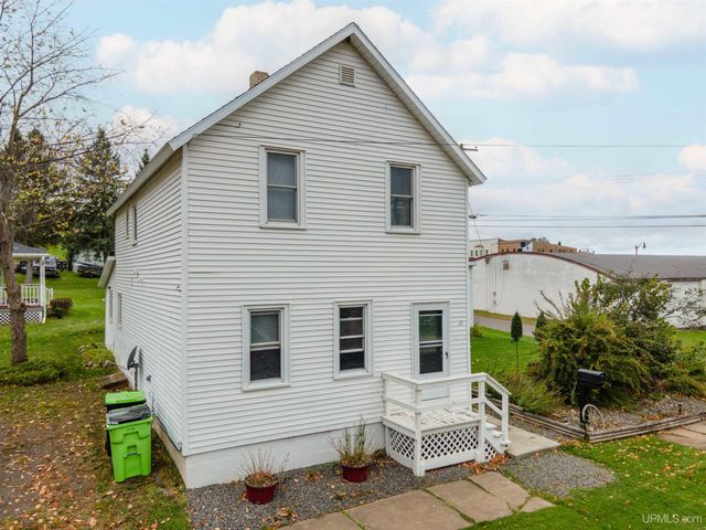 12 S 1st Street, Crystal Falls, MI 49920