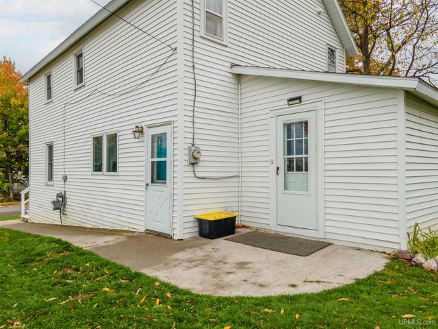 12 S 1st Street, Crystal Falls, MI 49920