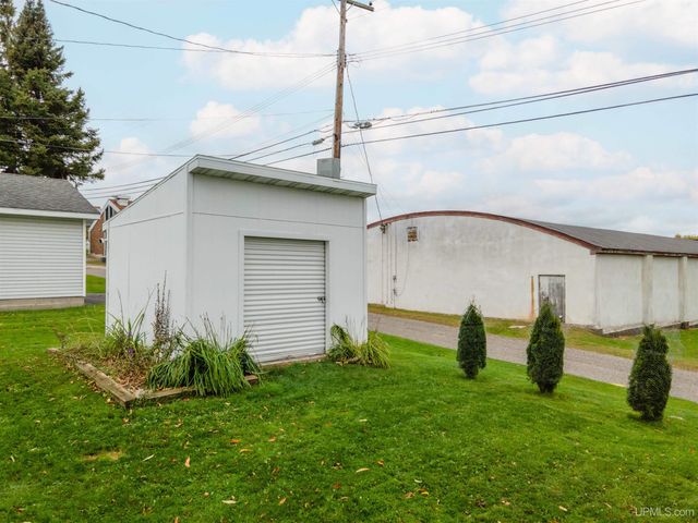 12 S 1st Street, Crystal Falls, MI 49920