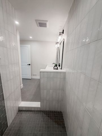 24 Lowell St, Wilmington, MA 01887