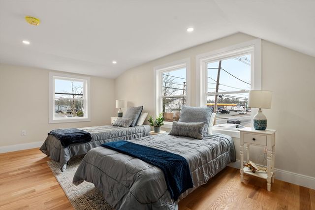 24 Lowell St, Wilmington, MA 01887