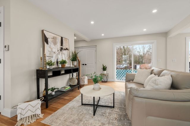 24 Lowell St, Wilmington, MA 01887