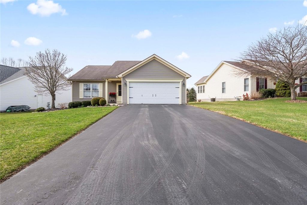 1461 Woodsview Way, Macedon, NY 14502