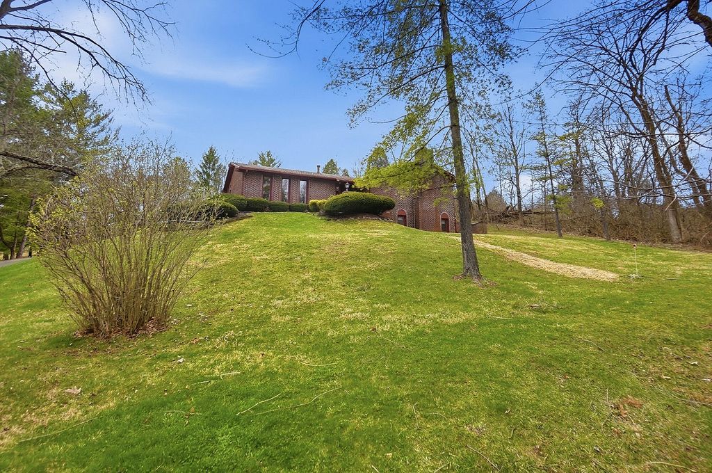 3831 Crescent Hill Road 3831 Crescent Hill Road, Springfield, OH 45502