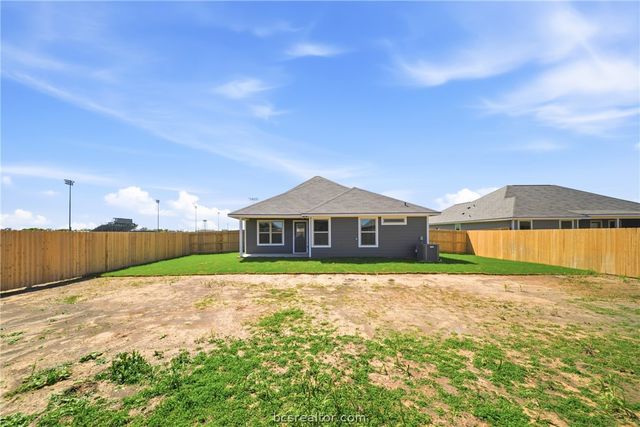 137 Cotton Cove, Snook, TX 77878
