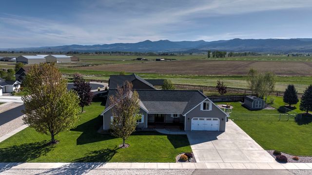 176 China Silk Way, Hamilton, MT 59840
