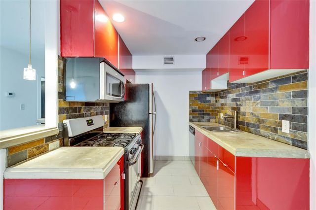 1917 Barge ST 104, Austin, TX 78745