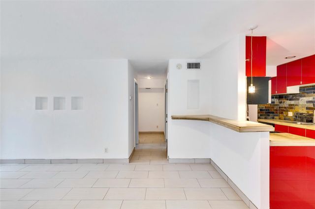 1917 Barge ST 104, Austin, TX 78745