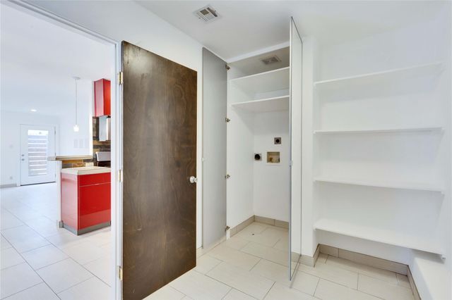 1917 Barge ST 104, Austin, TX 78745