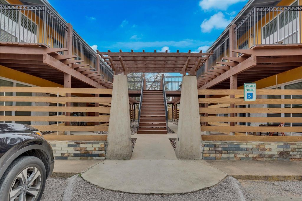 1917 Barge ST 104, Austin, TX 78745