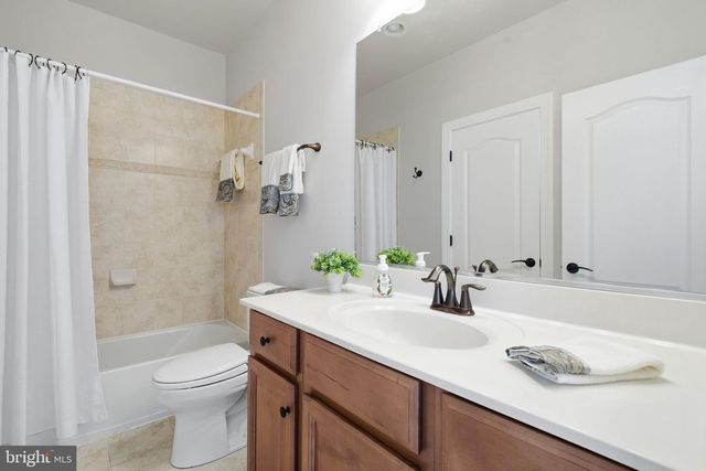 105 TURNSTONE LN, Lake Frederick, VA 22630