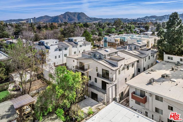 10819 Morrison Street 3, North Hollywood, CA 91601