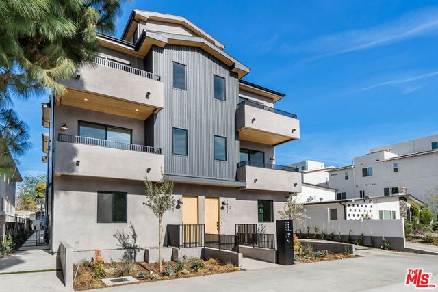10819 Morrison Street 3, North Hollywood, CA 91601