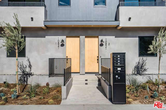 10819 Morrison Street 3, North Hollywood, CA 91601