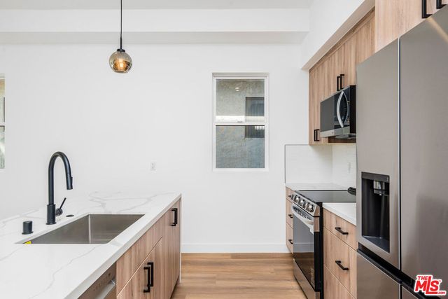 10819 Morrison Street 3, North Hollywood, CA 91601