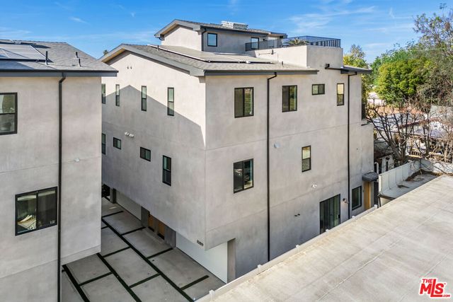 10819 Morrison Street 3, North Hollywood, CA 91601