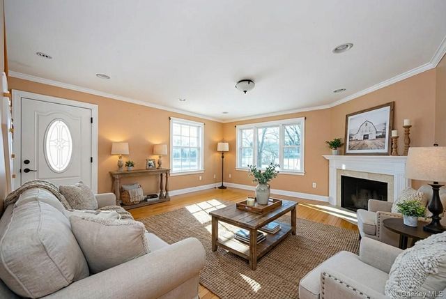 3 Mansion Drive, Hyde Park, NY 12538