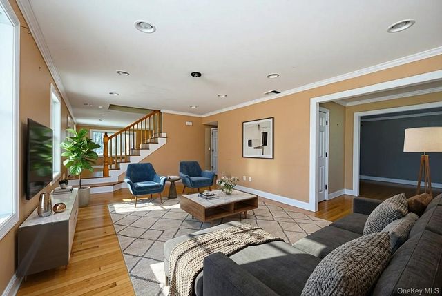 3 Mansion Drive, Hyde Park, NY 12538