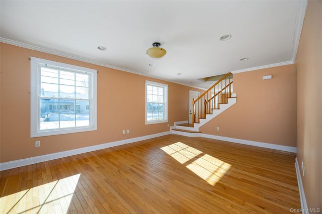 3 Mansion Drive, Hyde Park, NY 12538