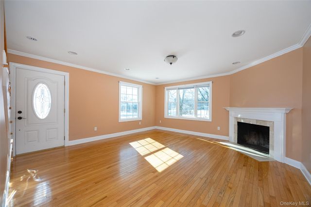 3 Mansion Drive, Hyde Park, NY 12538