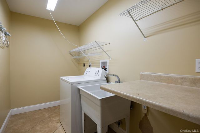 3 Mansion Drive, Hyde Park, NY 12538