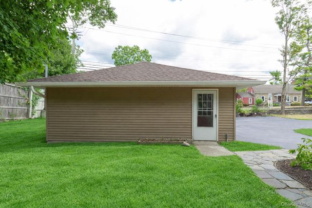 3 Mansion Drive, Hyde Park, NY 12538