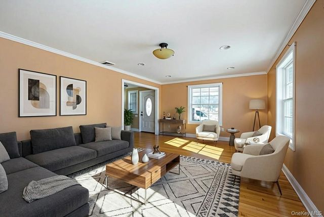 3 Mansion Drive, Hyde Park, NY 12538