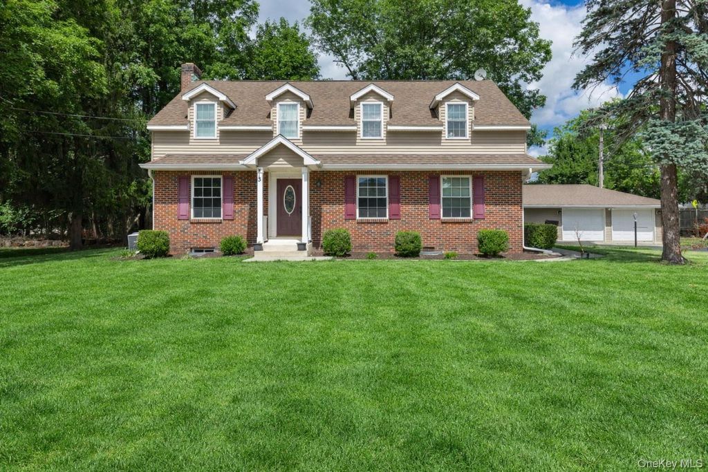 3 Mansion Drive, Hyde Park, NY 12538