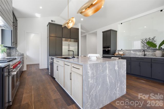 1423 S Wendover Road, Charlotte, NC 28211