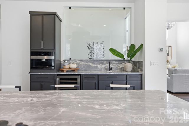 1423 S Wendover Road, Charlotte, NC 28211