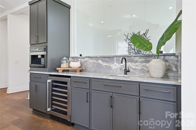 1423 S Wendover Road, Charlotte, NC 28211