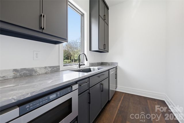 1423 S Wendover Road, Charlotte, NC 28211