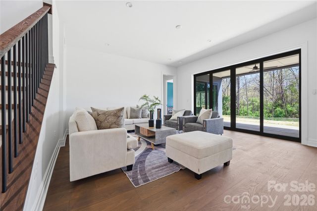 1423 S Wendover Road, Charlotte, NC 28211