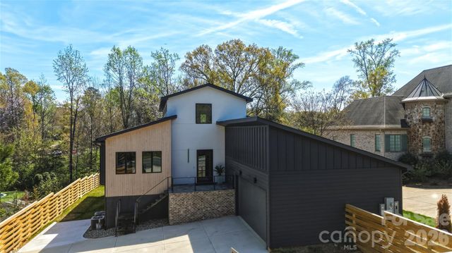 1423 S Wendover Road, Charlotte, NC 28211