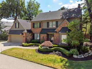 11 Sycamore Lane, Grosse Pointe, MI 48230