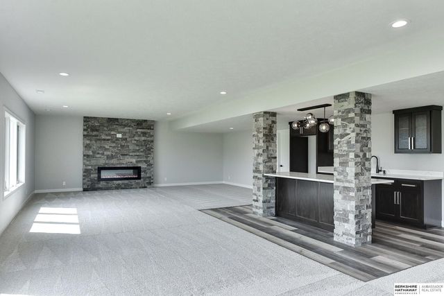 11105 S 221st Street, Gretna, NE 68028