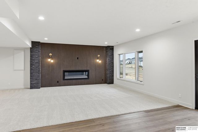 11105 S 221st Street, Gretna, NE 68028