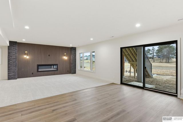 11105 S 221st Street, Gretna, NE 68028