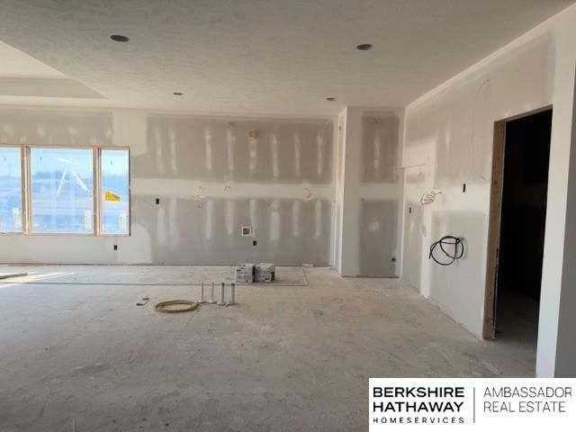 11105 S 221st Street, Gretna, NE 68028