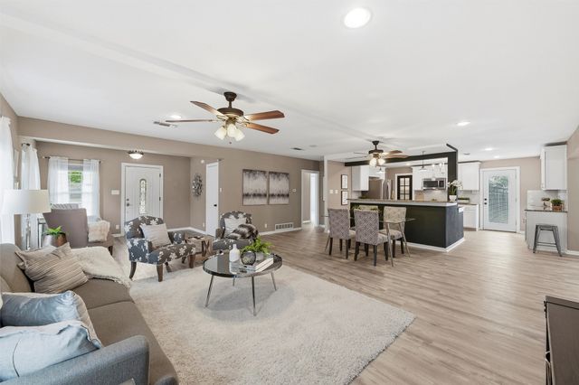 5000 Calmont Avenue, Fort Worth, TX 76107