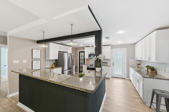 5000 Calmont Avenue, Fort Worth, TX 76107